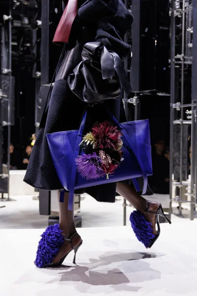 Look 10
